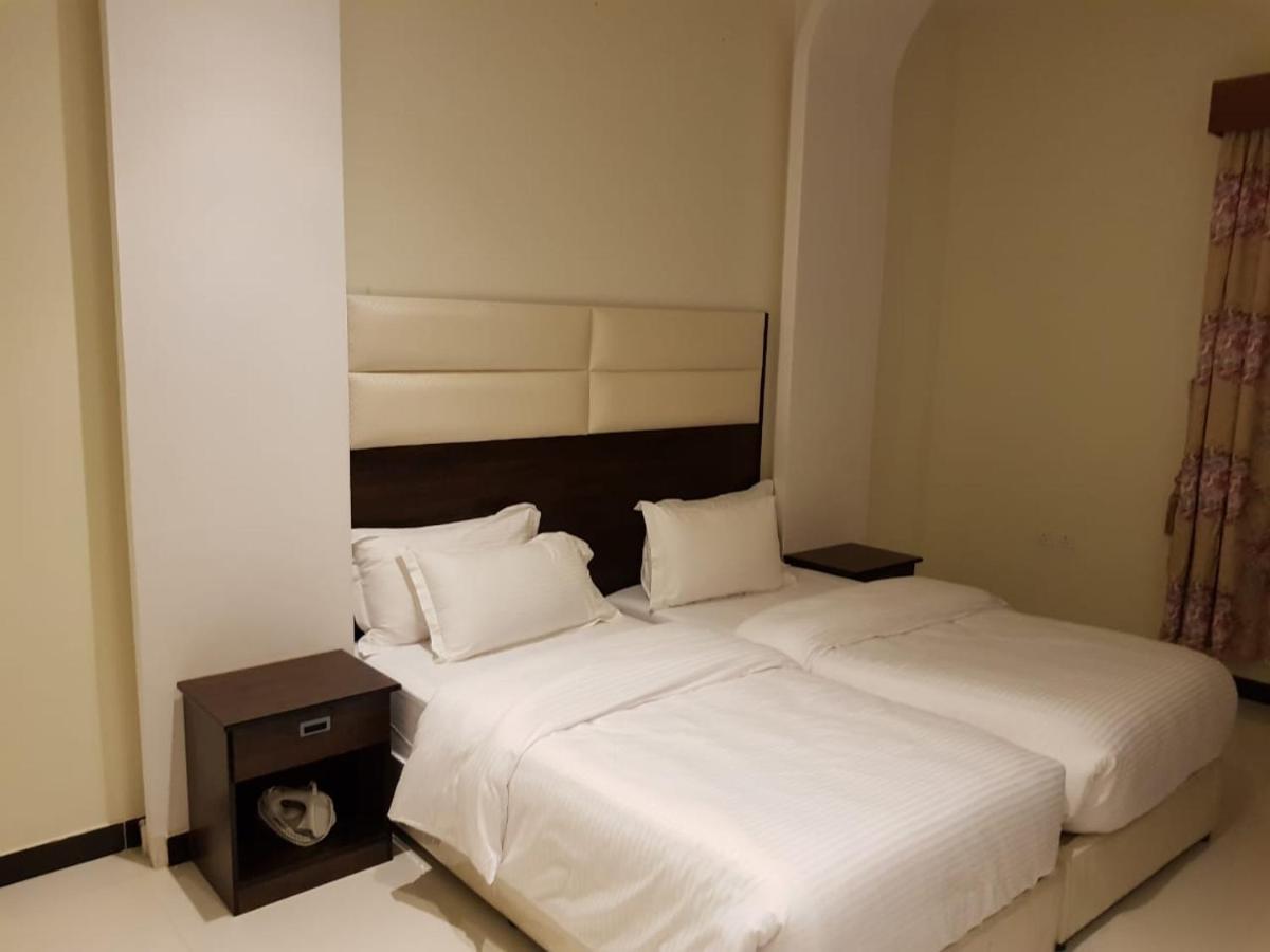 فندق الميثاق بواسطة سما ستار Riadh Exterior foto